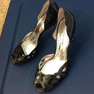 Gianni Bini size 8 black heels with mesh cutout